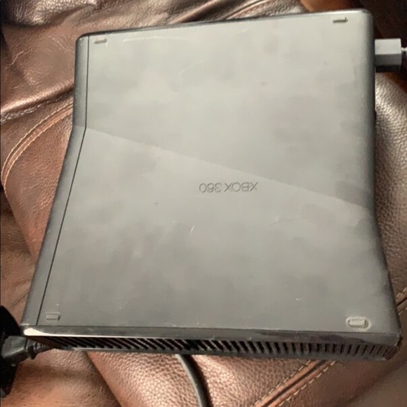 Used black Xbox 360 - Picture 3 of 4